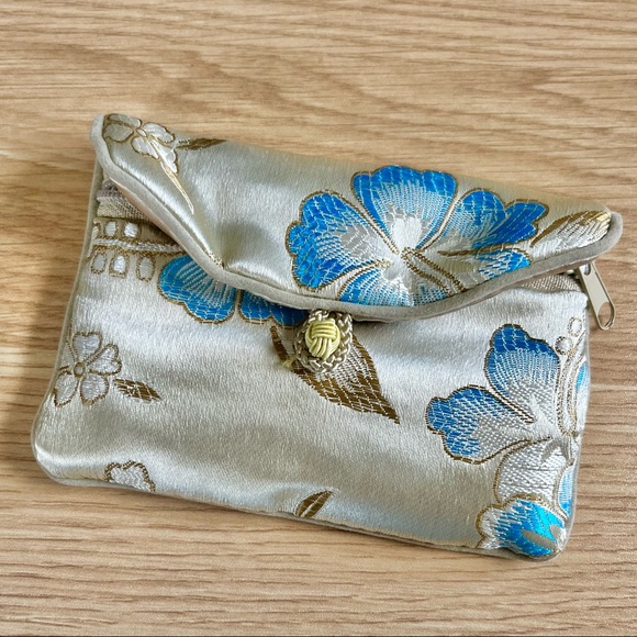 *SALE* Silk Jewelry Pouch with Zipper Closure - Picture 5 of 9